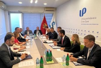 Srpski ministar: Do 2027. planiran završetak dionice auto-puta ka granici sa Crnom Gorom Srpski ministar: Do 2027. planiran završetak dionice auto-puta ka granici sa Crnom Gorom