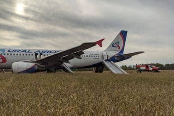 Rusija: Avion sa 159 putnika prisilno sletio u polje, niko ne saopštava razlog Rusija: Avion sa 159 putnika prisilno sletio u polje, niko ne saopštava razlog
