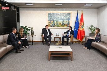 Abazović sa turskim investitorom: Starbaks u Crnu Goru stiže početkom 2024. Abazović sa turskim investitorom: Starbaks u Crnu Goru stiže početkom 2024.