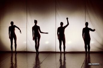 Haos koji proizvodi Ženu Haos koji proizvodi Ženu