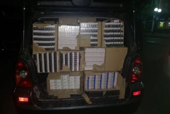 Policija u vozilu Rožajca pronašla 32 paketa cigareta sa kosovskom akciznom markicom