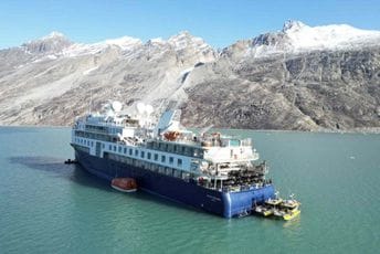 Kruzer sa 206 putnika nasukao se na Grenlandu Kruzer sa 206 putnika nasukao se na Grenlandu