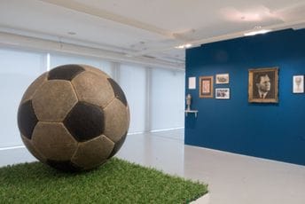 Pravi san velikih prijatelja na Cetinju: Emancipatorska uloga fudbala iz ugla umjetnosti (FOTO) Pravi san velikih prijatelja na Cetinju: Emancipatorska uloga fudbala iz ugla umjetnosti (FOTO)