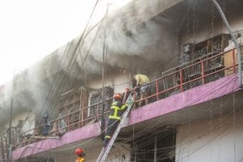 Daka: Orgoman požar progutao stotine prodavnica Daka: Orgoman požar progutao stotine prodavnica