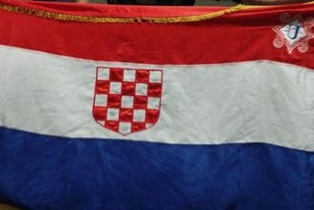 Revolucionarna odluka hrvatskog saveza: Kaznu ili trošak praznog stadiona platiće tri navijača koji su dizali ustašku zastavu