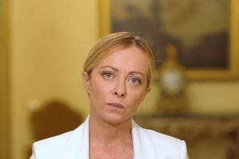 Haotično u Italiji: Meloni se vanredno obratila, kaže da su spremni i na unilateralnu akciju u Sredozemlju Haotično u Italiji: Meloni se vanredno obratila, kaže da su spremni i na unilateralnu akciju u Sredozemlju