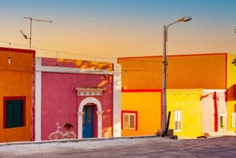 Život usred Mediterana: Jedno od najšarenijih ostrva je i među najizolovanijim (FOTO)