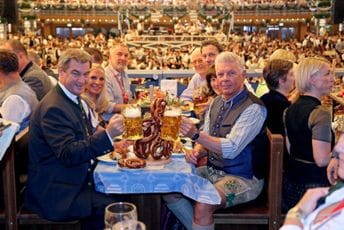Da li biste plaćali pivo po ovom iznosu: Na Oktoberfestu rekordne cijene (FOTO)