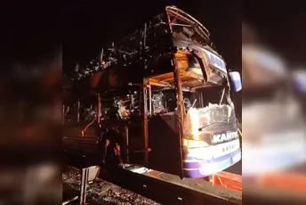 Autobus iz BiH izgorio na auto-putu u Sloveniji, putnici se na vrijeme spasili
