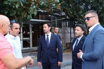 Kako su ,,rudari“ od Albanaca postali Srbi, a još se ne zna cilj operacije „MAJSTORI“ ZA UVIĐAJ: Čelnici izvršne vlasti ispred Višeg suda