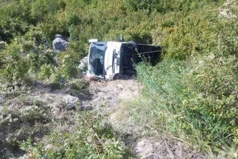 Uhapšen vozač autobusa koji je sletio u provaliju na Obzovici, policija ga obezbjeđuje u KCCG
