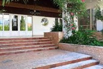 JU SMŠ “Mladost" Tivat: Čuvar udario učenika, on mu mahinalno uzvratio JU SMŠ “Mladost" Tivat: Čuvar udario učenika, on mu mahinalno uzvratio