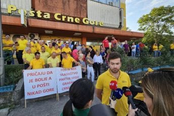 Protest radnika Pošte: Traže povećanje zarada od 30 odsto Protest radnika Pošte: Traže povećanje zarada od 30 odsto