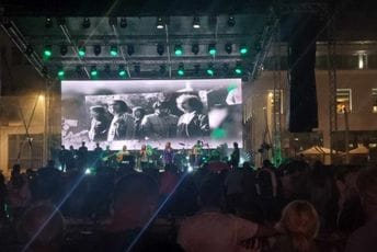 (Foto/Video) Jubilarna svirka na Trgu nezavisnosti: Pogledajte kako je na koncertu Makadama i prijatelja u Podgorici