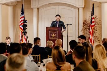 Abazović: Mnogo dobrih stvari urađeno je za Crnu Goru, dijaspora da dođe u zemlju mogućnosti Abazović: Mnogo dobrih stvari urađeno je za Crnu Goru, dijaspora da dođe u zemlju mogućnosti