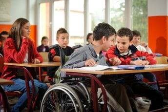 UNICEF: Hitno povećati broj romskih medijatora i asistenata u nastavi za djecu sa smetnjama u razvoju UNICEF: Hitno povećati broj romskih medijatora i asistenata u nastavi za djecu sa smetnjama u razvoju