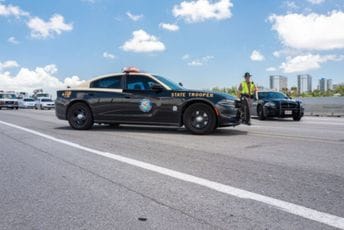 Florida: Policija na auto-putu zaustavila vozilo, za volanom bio desetogodišnjak