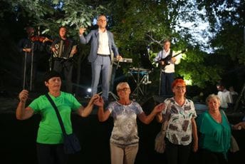 Podgoričani i gosti uživali uz kafu, orijentalne poslastice i izuzetan nastup Žutog Serhatlića