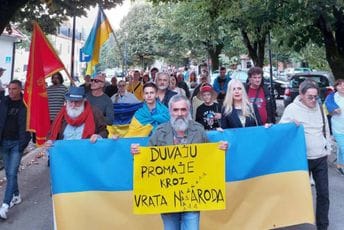 Na Cetinju održana nova šetnja podrške Ukrajini Na Cetinju održana nova šetnja podrške Ukrajini