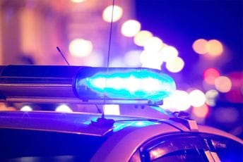 Hrvatska: Šef u policiji pijan vozio službeni auto, udario u stub pa u drvo