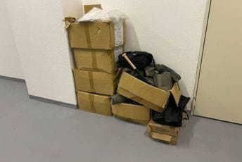 Policija vratila oduzetu "intervencijsku opremu", osim navijačkih baklji i desetak majica "Da je vječna Crna Gora"?! Policija vratila oduzetu "intervencijsku opremu", osim navijačkih baklji i desetak majica "Da je vječna Crna Gora"?!