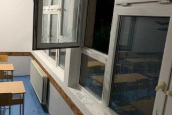 Kancelarija za Kosovo i Metohiju: Kamenovana srpska škola u Lipljanu, mještani u strahu Kancelarija za Kosovo i Metohiju: Kamenovana srpska škola u Lipljanu, mještani u strahu