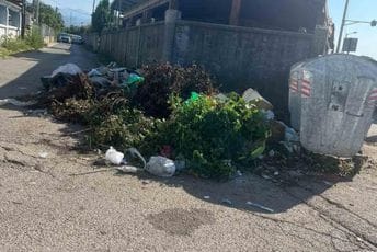 Podgorica: U Gornjoj Gorici i put zatrpan smećem, građani ne mogu do kuća