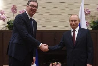 Vučić i Putin razgovarali telefonom: Nijesmo se čuli dvije i po godine