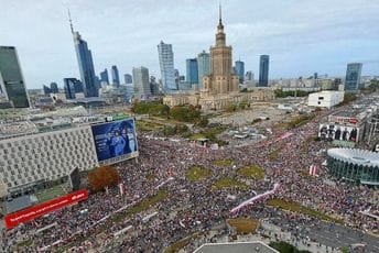 Uoči izbora: Stotine hiljada opozicionara na ulicama Varšave (FOTO)