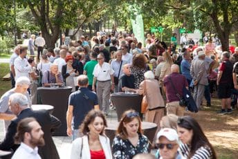 Podgorica: U Njegoševom parku danas se družili penzioneri, a priključili im se i drugi građani (FOTO)