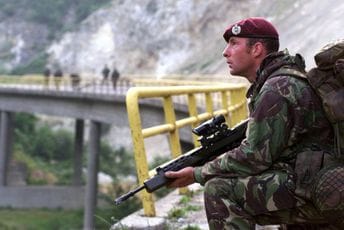 Poslije novih tenzija: Na Kosovo stiže još 200 britanskih vojnika