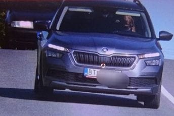 Automobil se prebrzo kretao, policija za volanom snimila psa