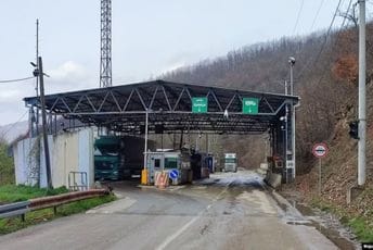 Na sjeveru Kosova otvoren jedan granični prelaz Na sjeveru Kosova otvoren jedan granični prelaz