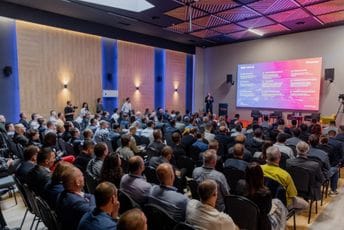 Radulović: Važno informisati ljude o opasnostima koje vrebaju na internetu Radulović: Važno informisati ljude o opasnostima koje vrebaju na internetu