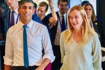 EU udružila snage sa Velikom Britanijom i Albanijom za borbu protiv krijumčarenja ljudi EU udružila snage sa Velikom Britanijom i Albanijom za borbu protiv krijumčarenja ljudi