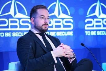 Musić: Beograd fingira ljutnju, dok Mandić u SAD brusi zapadni imidž