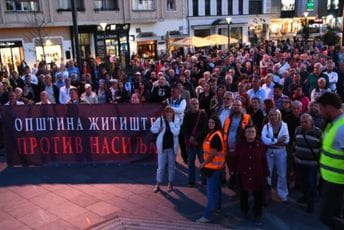 Protest u Novom Sadu: Nasilje neće stati dok je SNS na čelu Srbije Protest u Novom Sadu: Nasilje neće stati dok je SNS na čelu Srbije