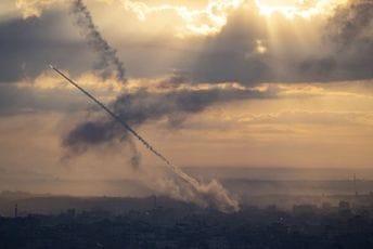 Broj mrtvih raste, stotine povrijeđenih: Hamas kontroliše sedam gradova i sela u Izraelu, tamo ima ubijenih civila
