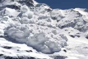 Dvoje planinara poginulo u lavini na Himalajima, još dvoje nestalo Dvoje planinara poginulo u lavini na Himalajima, još dvoje nestalo