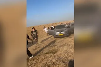 "Četiri sata horora u pustinji": Kako su teroristi rejv na jugu Izraela pretvorili u pakao (VIDEO) "Četiri sata horora u pustinji": Kako su teroristi rejv na jugu Izraela pretvorili u pakao (VIDEO)