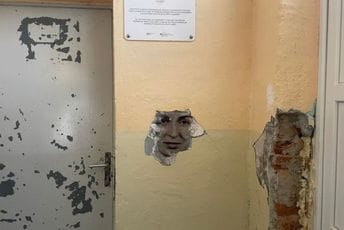 "Vrana" u Peći: Instalacija Milene Jovićević u Arkiv Institutu za savremenu umjetnost na Kosovu "Vrana" u Peći: Instalacija Milene Jovićević u Arkiv Institutu za savremenu umjetnost na Kosovu