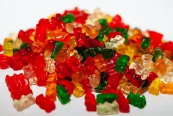 Dubrovnik: Majka i dvoje djece pojeli gumene bombone sa drogom, završili u bolnici Dubrovnik: Majka i dvoje djece pojeli gumene bombone sa drogom, završili u bolnici