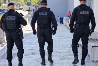 Pripadnici Posebne jedinice policije angažovani na Aerodromu Tivat Pripadnici Posebne jedinice policije angažovani na Aerodromu Tivat