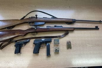 Pretresi na Cetinju: Oduzeta četiri komada vatrenog oružja i municija Pretresi na Cetinju: Oduzeta četiri komada vatrenog oružja i municija