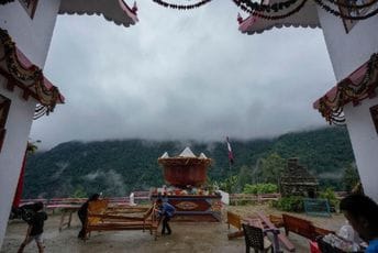 Najmanje 74 osobe poginule u poplavama na sjeveroistoku Indije Najmanje 74 osobe poginule u poplavama na sjeveroistoku Indije