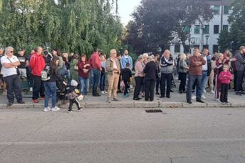 Na protestu zbog smrti bebe u Nikšiću: Policija identifikovala osam lica koja su narušila javni red i mir Na protestu zbog smrti bebe u Nikšiću: Policija identifikovala osam lica koja su narušila javni red i mir