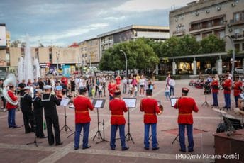 Crnogorski i američki vojni orkestri nastupili na Trgu nezavisnosti
