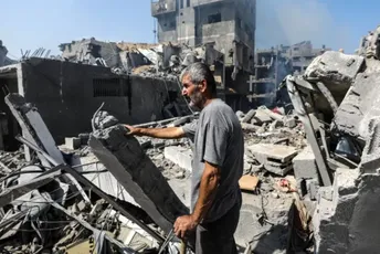 Granate stižu sa svih strana, u Izraelu i najskuplji ratni brod u istoriji, Borelj smatra da su neke odluke protiv međunarodnog prava Granate stižu sa svih strana, u Izraelu i najskuplji ratni brod u istoriji, Borelj smatra da su neke odluke protiv međunarodnog prava