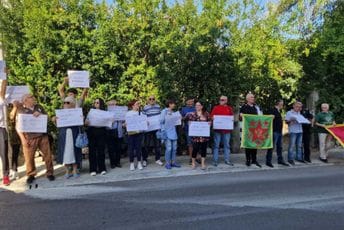 "Oni koji falsifikuju istorijske činjenice, falsifikovaće i popis": Građani i danas protestuju zbog popisa "Oni koji falsifikuju istorijske činjenice, falsifikovaće i popis": Građani i danas protestuju zbog popisa