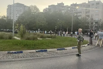 Podgorica: Grupa građana blokirala saobraćaj na kružnom toku u Bloku V Podgorica: Grupa građana blokirala saobraćaj na kružnom toku u Bloku V